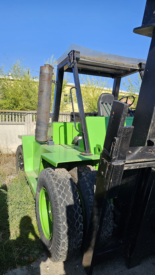 Rough terrain forklift CATERPILLAR V330B: picture 9