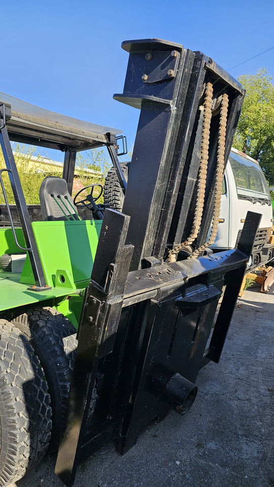 Rough terrain forklift CATERPILLAR V330B: picture 8