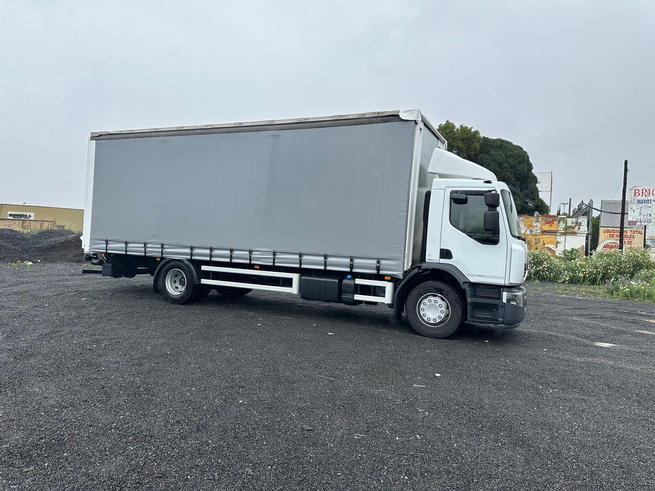 RENAULT PREMIUM 380 - Curtainsider truck: picture 2 RENAULT PREMIUM 380 - Curtainsider truck: picture 2