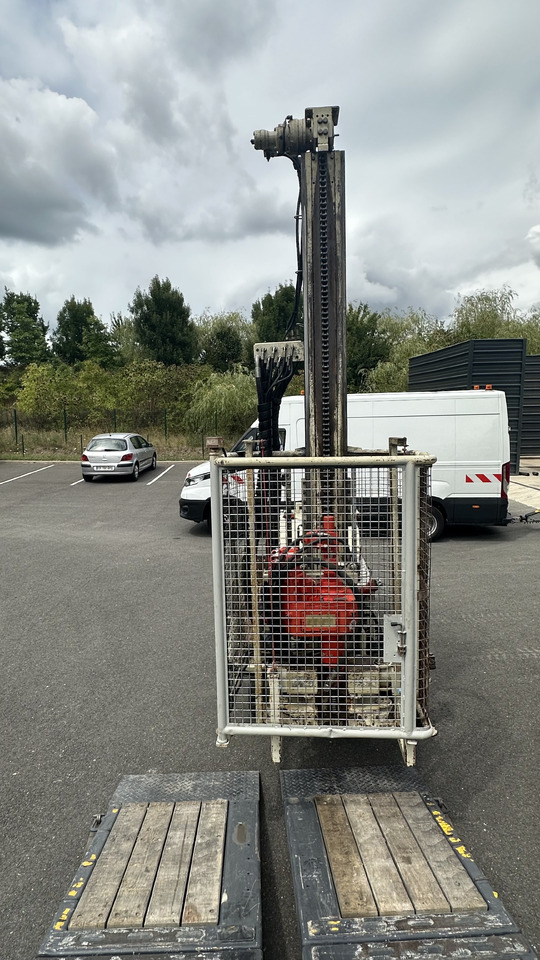 Comacchio GEO 205 - Drilling rig: picture 2 Comacchio GEO 205 - Drilling rig: picture 2