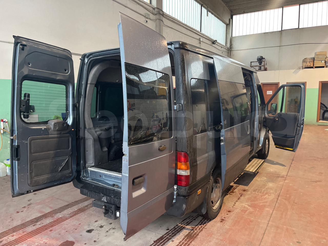 Lease a  Ford Transit Ford Transit: picture 6
