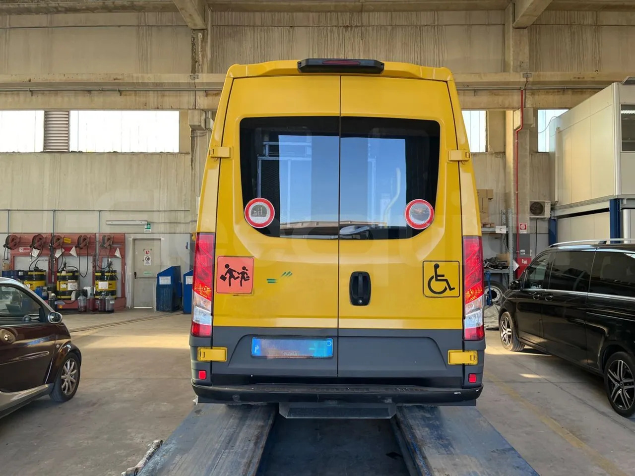 Iveco Daily - School bus: picture 5 Iveco Daily - School bus: picture 5