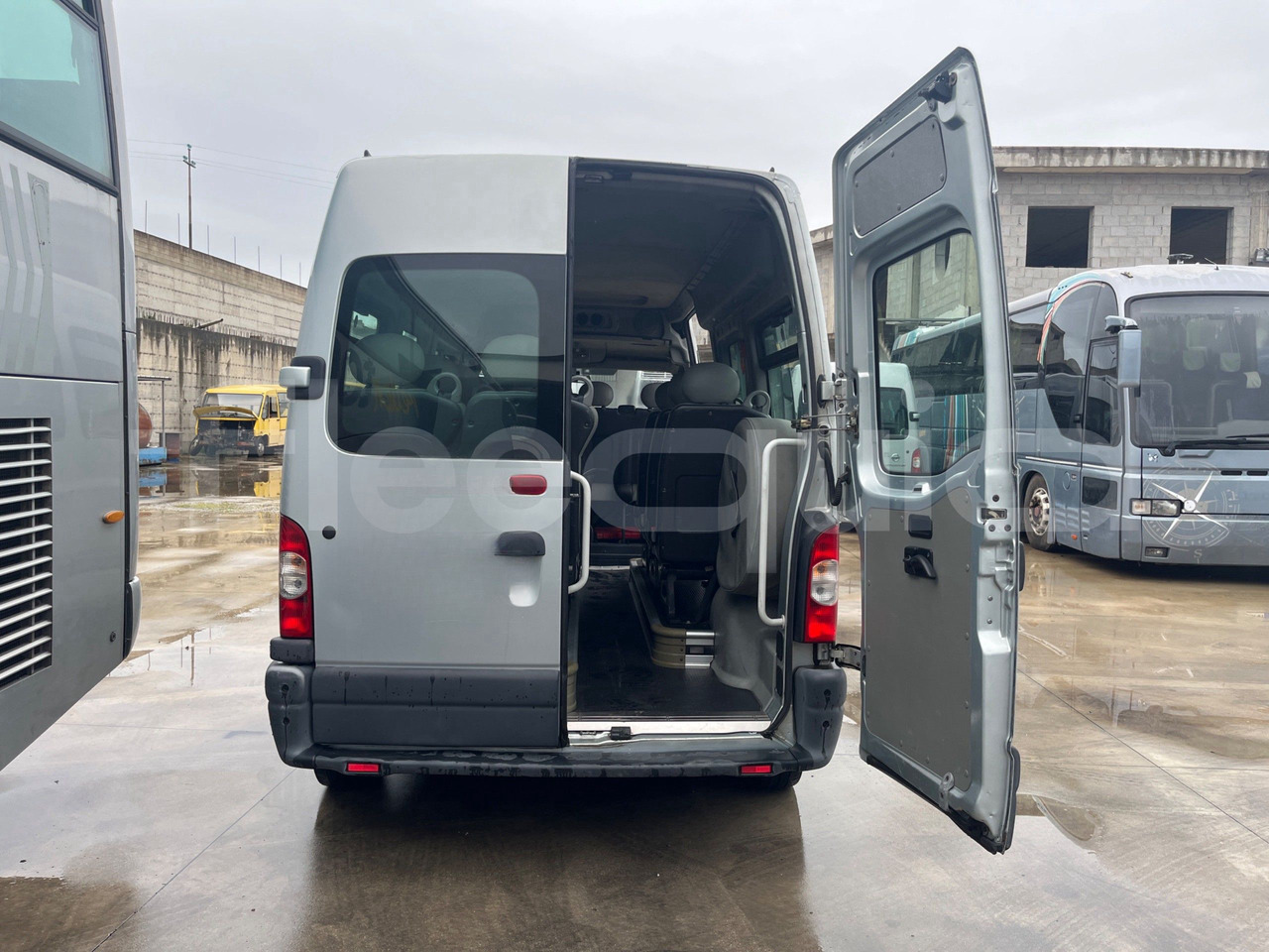 Nissan Interstar - Suburban bus: picture 5 Nissan Interstar - Suburban bus: picture 5