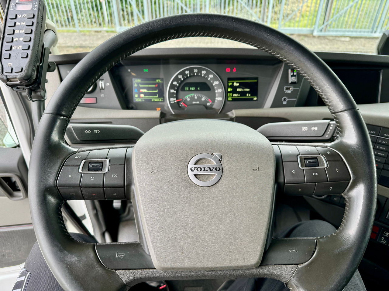 Hook lift truck VOLVO Fh-13-540 6x4R: picture 8