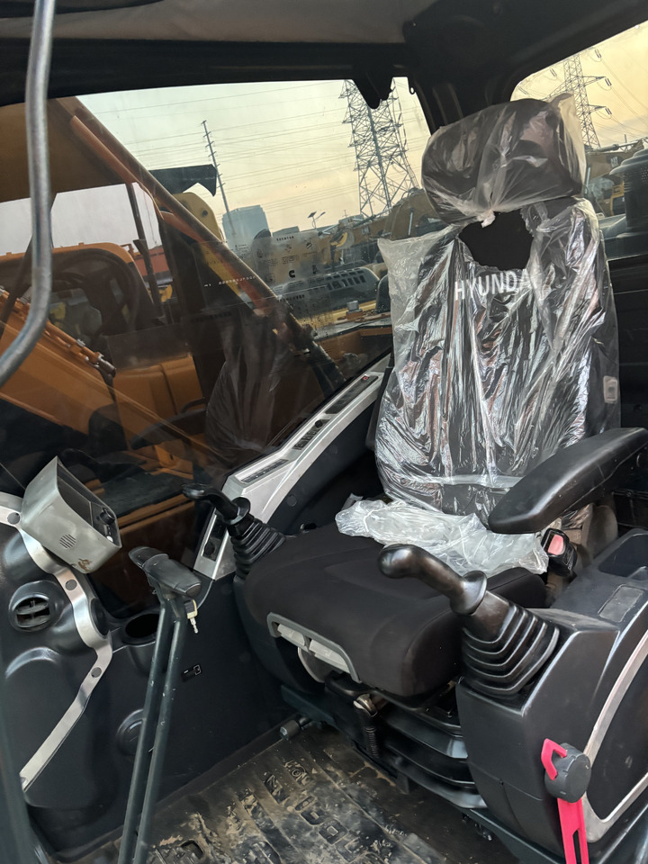 HYUNDAI 220LC—9S Hyundai 20 ton excavator in stock bucket hammer Customizable - Crawler excavator: picture 5 HYUNDAI 220LC—9S Hyundai 20 ton excavator in stock bucket hammer Customizable - Crawler excavator: picture 5