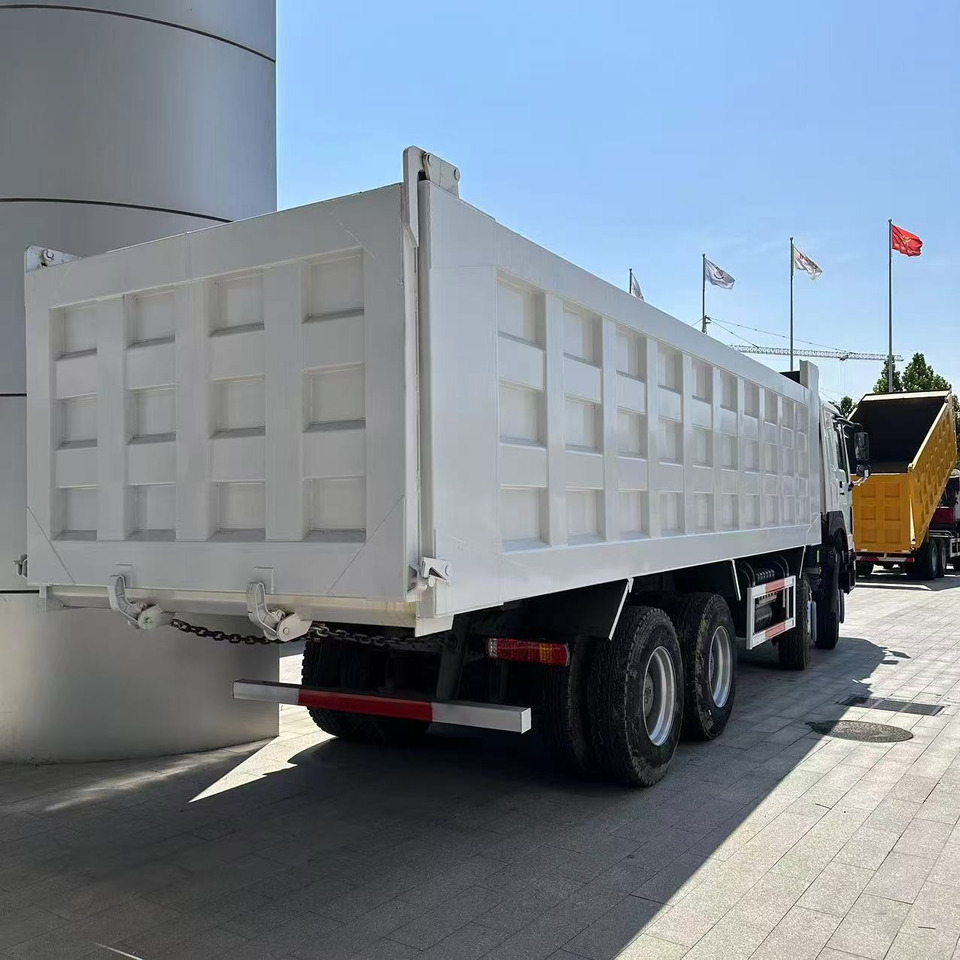 SINOTRUK howo 371 8x4 dump truck - Dumper: picture 2 SINOTRUK howo 371 8x4 dump truck - Dumper: picture 2