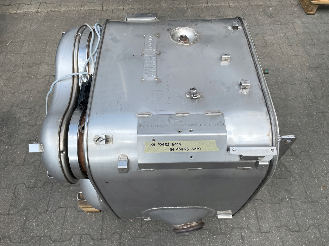 KATALIZATOR MAN TGX TGS EURO 6 DPF TŁUMIK WYDECH 81151036114 - Exhaust pipe for Truck: picture 2 KATALIZATOR MAN TGX TGS EURO 6 DPF TŁUMIK WYDECH 81151036114 - Exhaust pipe for Truck: picture 2