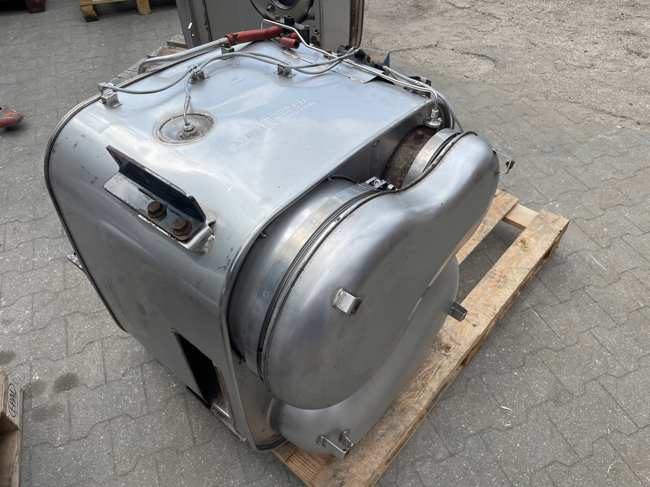 KATALIZATOR MAN TGX TGS EURO 6 DPF TŁUMIK WYDECH 81151036115 - Exhaust pipe for Truck: picture 3 KATALIZATOR MAN TGX TGS EURO 6 DPF TŁUMIK WYDECH 81151036115 - Exhaust pipe for Truck: picture 3