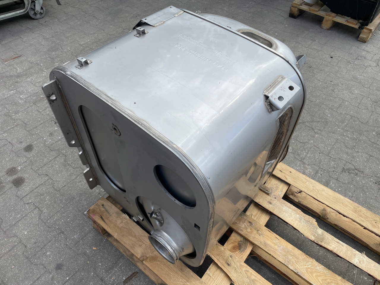 KATALIZATOR MAN TGX TGS EURO 6 DPF TŁUMIK WYDECH 81151036132 - Exhaust pipe for Truck: picture 4 KATALIZATOR MAN TGX TGS EURO 6 DPF TŁUMIK WYDECH 81151036132 - Exhaust pipe for Truck: picture 4