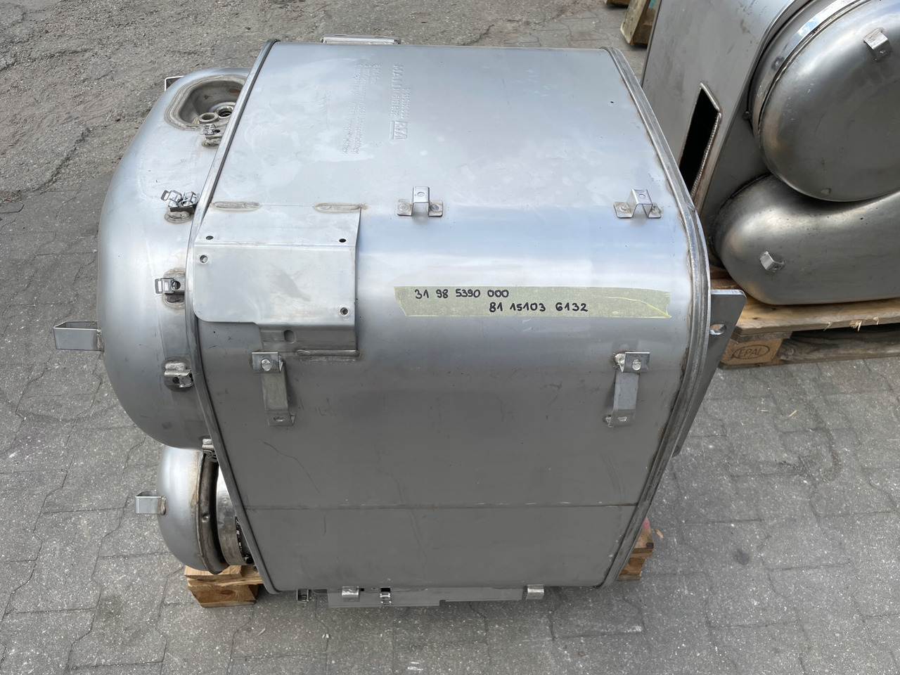 KATALIZATOR MAN TGX TGS EURO 6 DPF TŁUMIK WYDECH 81151036132 - Exhaust pipe for Truck: picture 2 KATALIZATOR MAN TGX TGS EURO 6 DPF TŁUMIK WYDECH 81151036132 - Exhaust pipe for Truck: picture 2