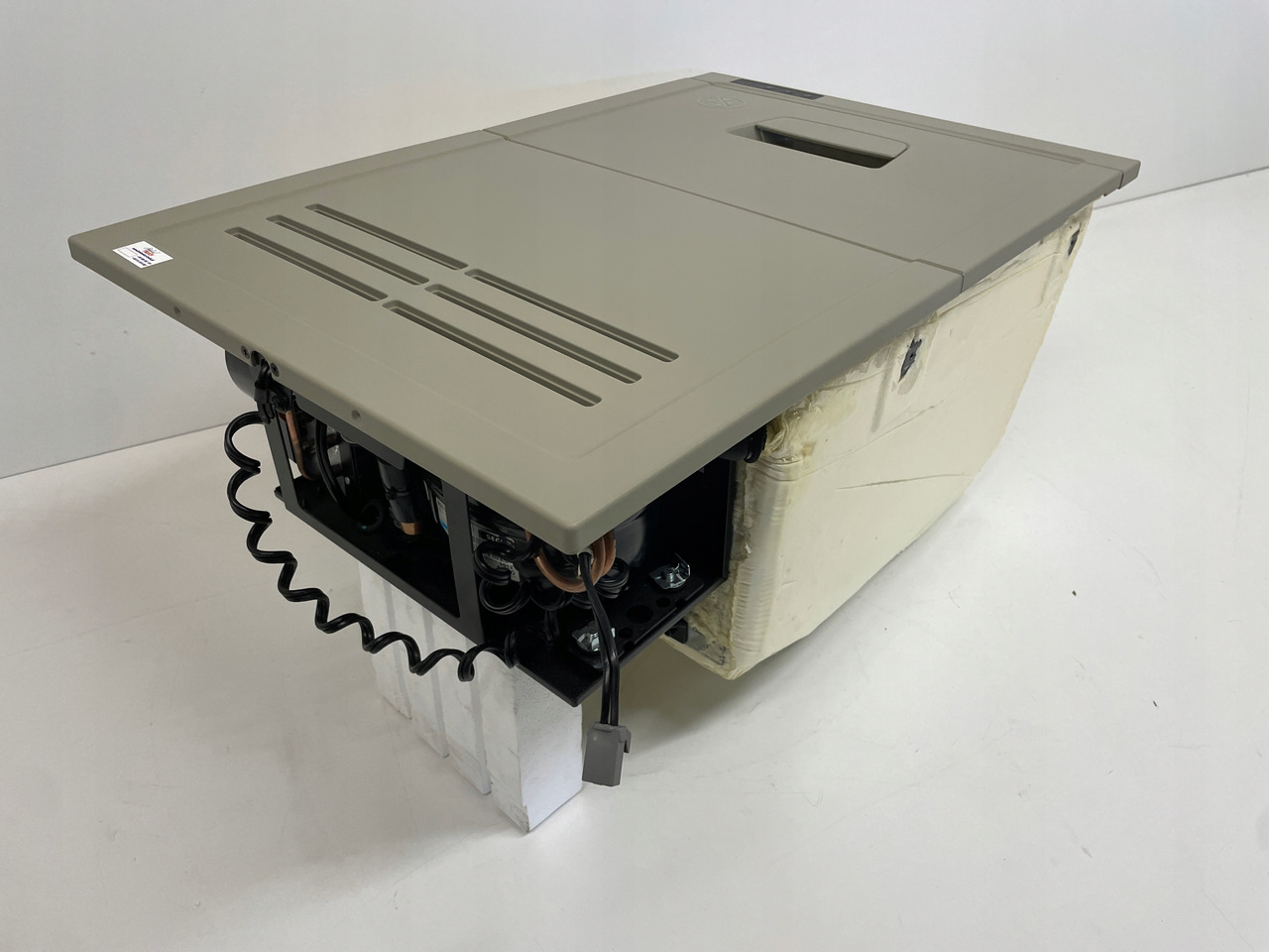 LODÓWKA CHŁODZIARKA VOLVO FH4 FH 4 P82174077 - Cab and interior for Truck: picture 3 LODÓWKA CHŁODZIARKA VOLVO FH4 FH 4 P82174077 - Cab and interior for Truck: picture 3