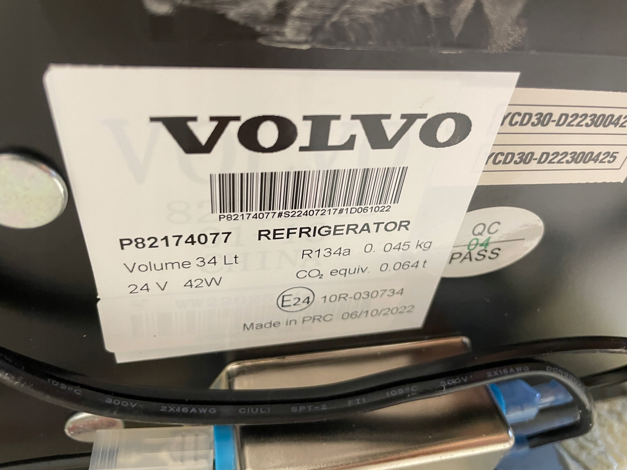 LODÓWKA CHŁODZIARKA VOLVO FH4 FH 4 P82174077 - Cab and interior for Truck: picture 4 LODÓWKA CHŁODZIARKA VOLVO FH4 FH 4 P82174077 - Cab and interior for Truck: picture 4