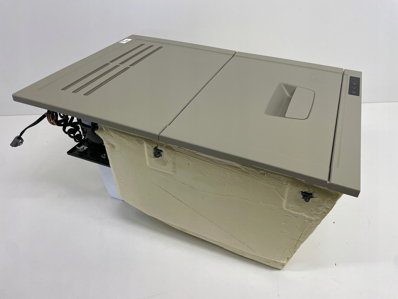 LODÓWKA CHŁODZIARKA VOLVO FH4 FH 4 P82174077 - Cab and interior for Truck: picture 1 LODÓWKA CHŁODZIARKA VOLVO FH4 FH 4 P82174077 - Cab and interior for Truck: picture 1