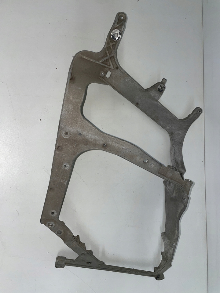 WSPORNIK REFLEKTORA DAF 106 XF PRAWY MOCOWANIE - Body and exterior: picture 2 WSPORNIK REFLEKTORA DAF 106 XF PRAWY MOCOWANIE - Body and exterior: picture 2