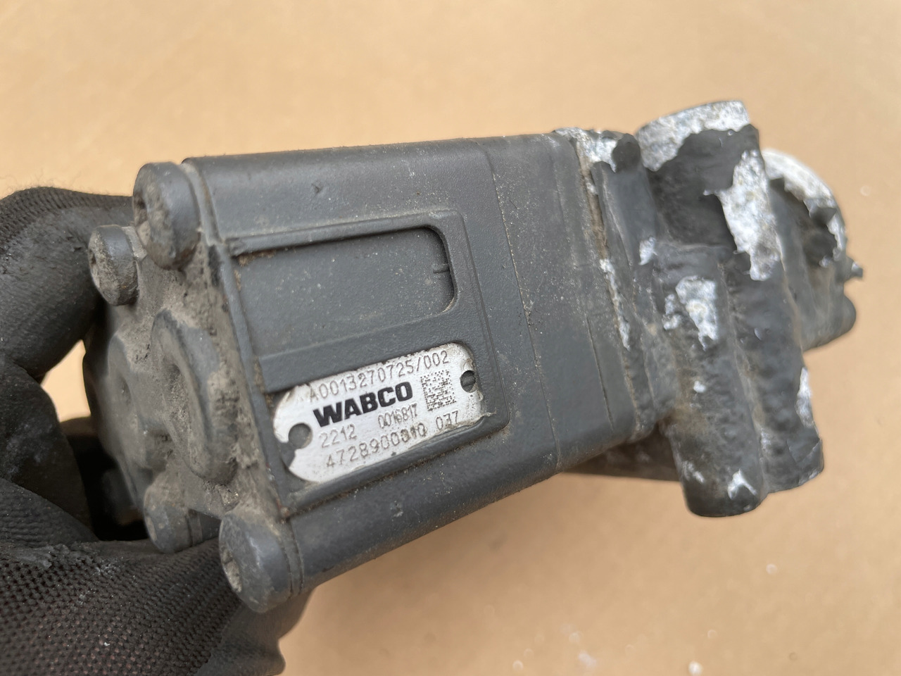 ZAWÓR PODUSZEK MERCEDES ACTROS MP 4 MP4 A0013270725 - Brake valve for Truck: picture 4 ZAWÓR PODUSZEK MERCEDES ACTROS MP 4 MP4 A0013270725 - Brake valve for Truck: picture 4