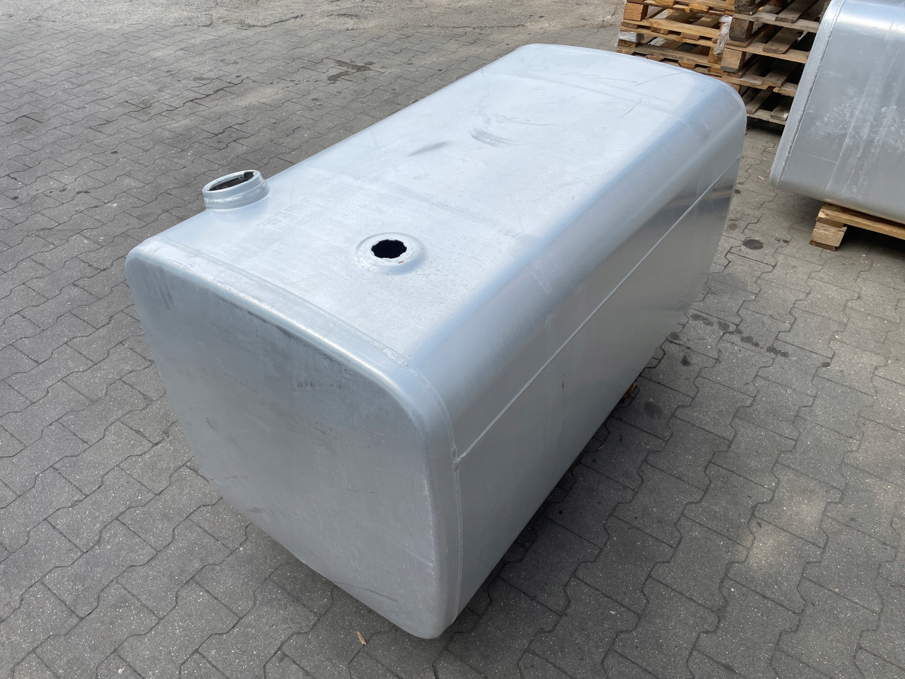 ZBIORNIK PALIWA 560 L IVECO STRALIS HI WAY - Fuel tank for Truck: picture 5 ZBIORNIK PALIWA 560 L IVECO STRALIS HI WAY - Fuel tank for Truck: picture 5