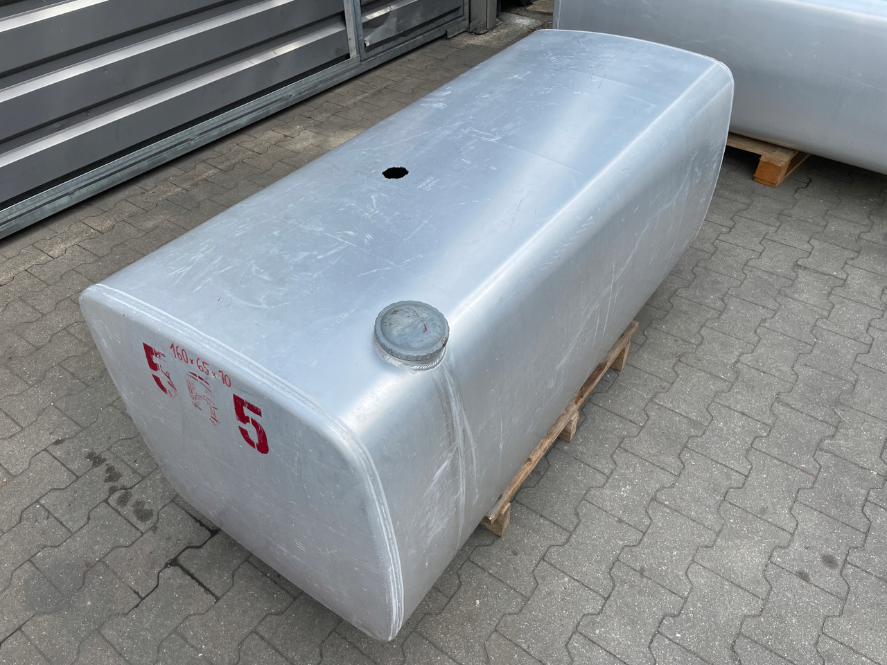 ZBIORNIK PALIWA VOLVO FH 12 FH12 20393553 - Fuel tank for Truck: picture 2 ZBIORNIK PALIWA VOLVO FH 12 FH12 20393553 - Fuel tank for Truck: picture 2