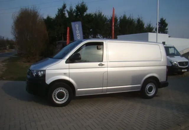 Volkswagen TRANSPORTER T 5 2.0TDI 100%PRZEBIEG - Panel van: picture 2 Volkswagen TRANSPORTER T 5 2.0TDI 100%PRZEBIEG - Panel van: picture 2