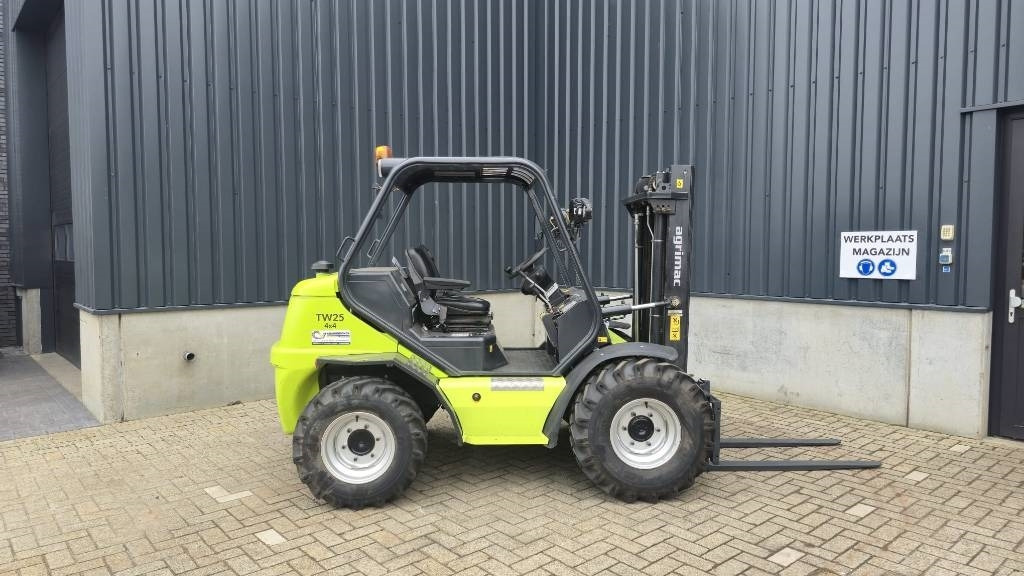 Agrimac TW25-4V - Diesel forklift: picture 3 Agrimac TW25-4V - Diesel forklift: picture 3
