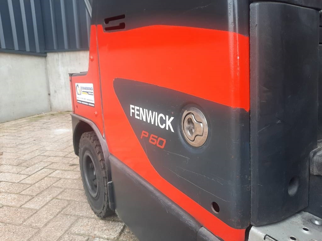 Tow tractor Linde P 60: picture 12