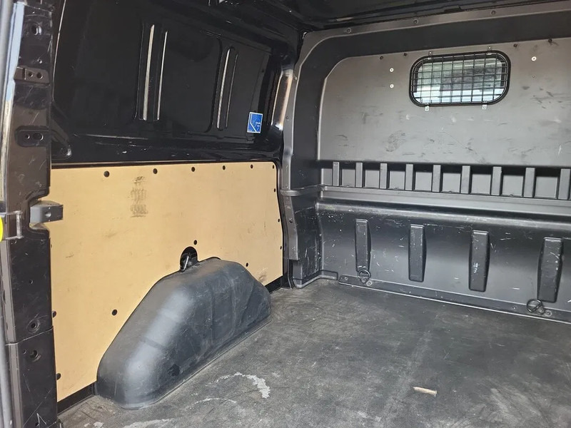 Ford Transit Custom L2H1 - Small van: picture 3 Ford Transit Custom L2H1 - Small van: picture 3