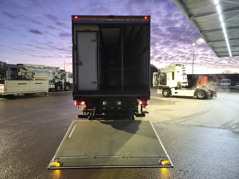 Volvo FM 330 Automatic Taillift Clima Cruise PTO LED Refrigerated Truck Euro6 2015 - Refrigerator truck: picture 5 Volvo FM 330 Automatic Taillift Clima Cruise PTO LED Refrigerated Truck Euro6 2015 - Refrigerator truck: picture 5