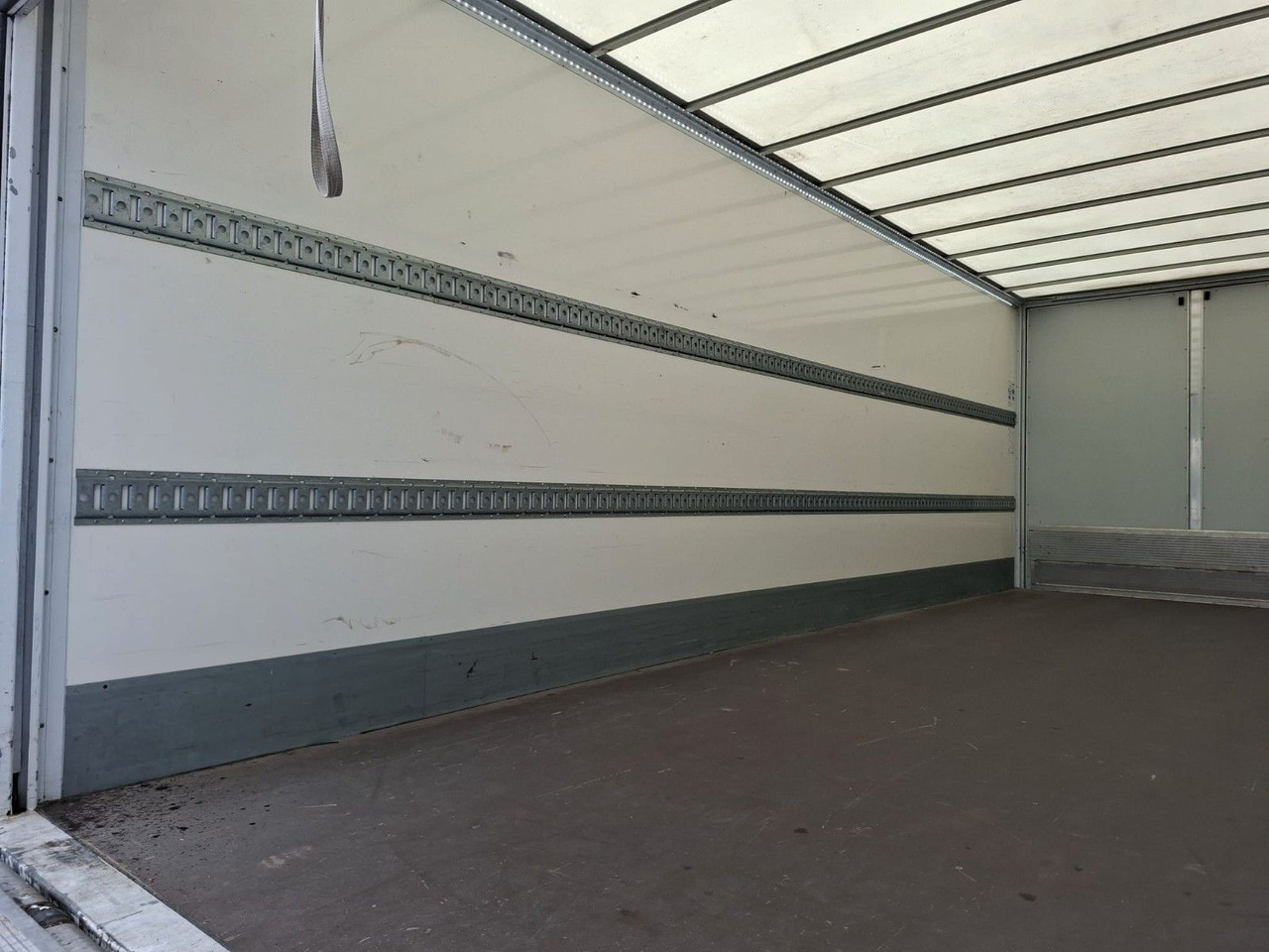 Fliegl TKF118 - Closed box trailer: picture 5 Fliegl TKF118 - Closed box trailer: picture 5