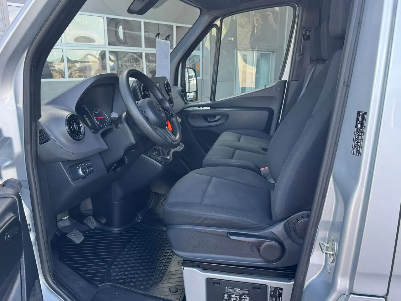 Mercedes-Benz Sprinter 317 CDI Maxi Lang Silber Klima MBUX AHK - Panel van: picture 3 Mercedes-Benz Sprinter 317 CDI Maxi Lang Silber Klima MBUX AHK - Panel van: picture 3