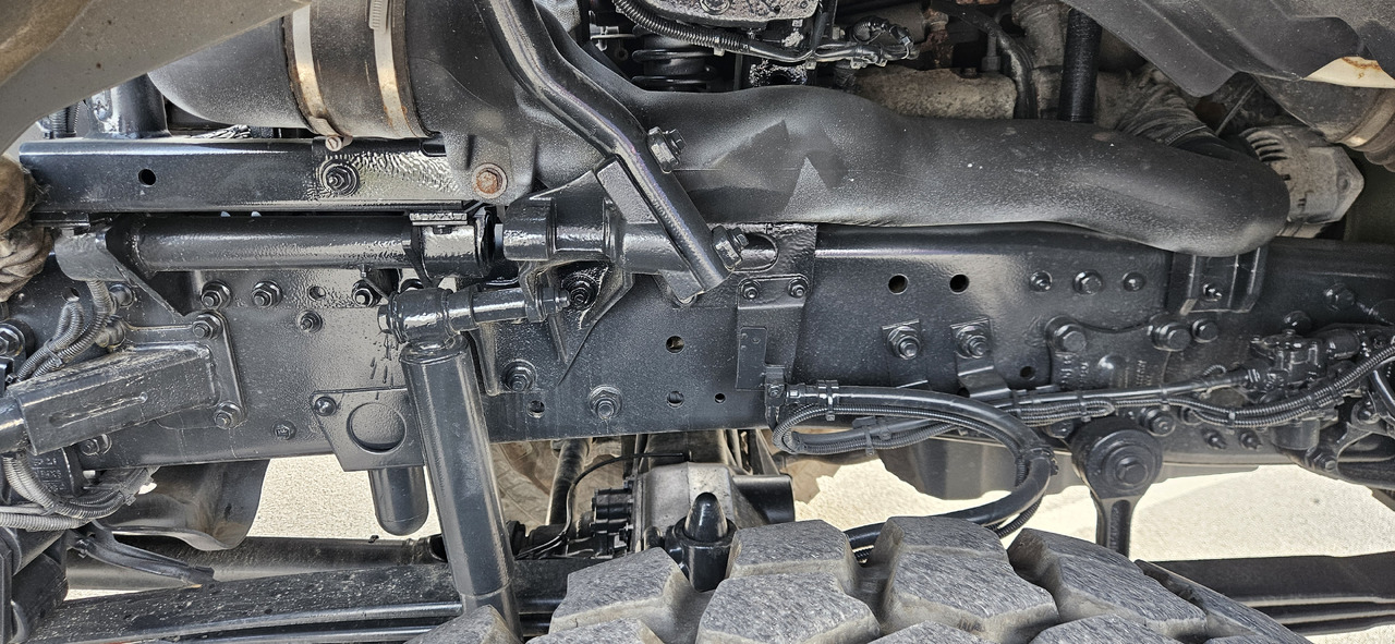 Lease a MERCEDES-BENZ Axor 1833 4x4 MERCEDES-BENZ Axor 1833 4x4: picture 11