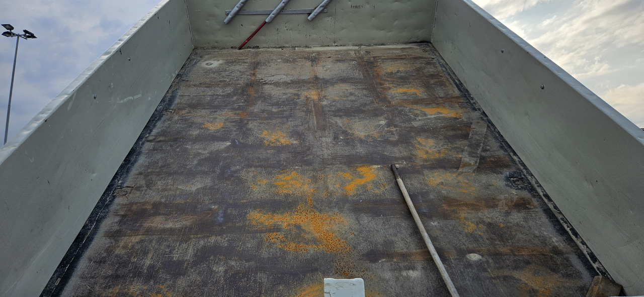 Lease a MERCEDES-BENZ Axor 1833 4x4 MERCEDES-BENZ Axor 1833 4x4: picture 8