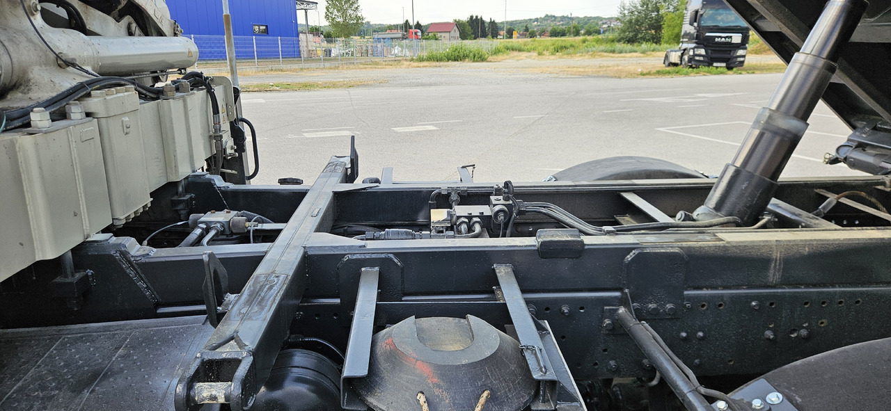 Lease a MERCEDES-BENZ Axor 1833 4x4 MERCEDES-BENZ Axor 1833 4x4: picture 7