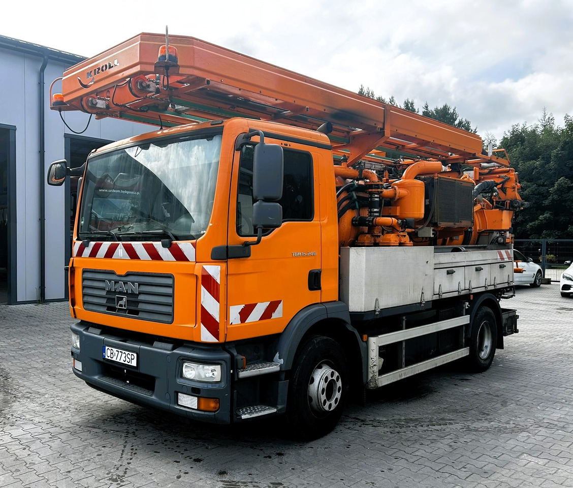 MAN TGM 15.240 - Vacuum truck: picture 2 MAN TGM 15.240 - Vacuum truck: picture 2