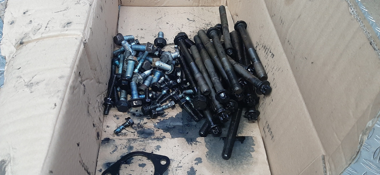 Gebrauchte Diverse Motorschrauben, MAN TGL 8.180, Artikel - Nr. : 81.99999 - 9999 - Engine and parts for Truck: picture 4 Gebrauchte Diverse Motorschrauben, MAN TGL 8.180, Artikel - Nr. : 81.99999 - 9999 - Engine and parts for Truck: picture 4