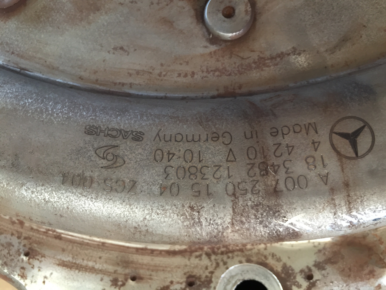 Gebrauchte Kupplungsdruckplatte MB Axor 1824, Motor Typ : OM 906 LA, Artikel - Nr. : A 007 250 15 04 - Clutch cover for Truck: picture 2 Gebrauchte Kupplungsdruckplatte MB Axor 1824, Motor Typ : OM 906 LA, Artikel - Nr. : A 007 250 15 04 - Clutch cover for Truck: picture 2