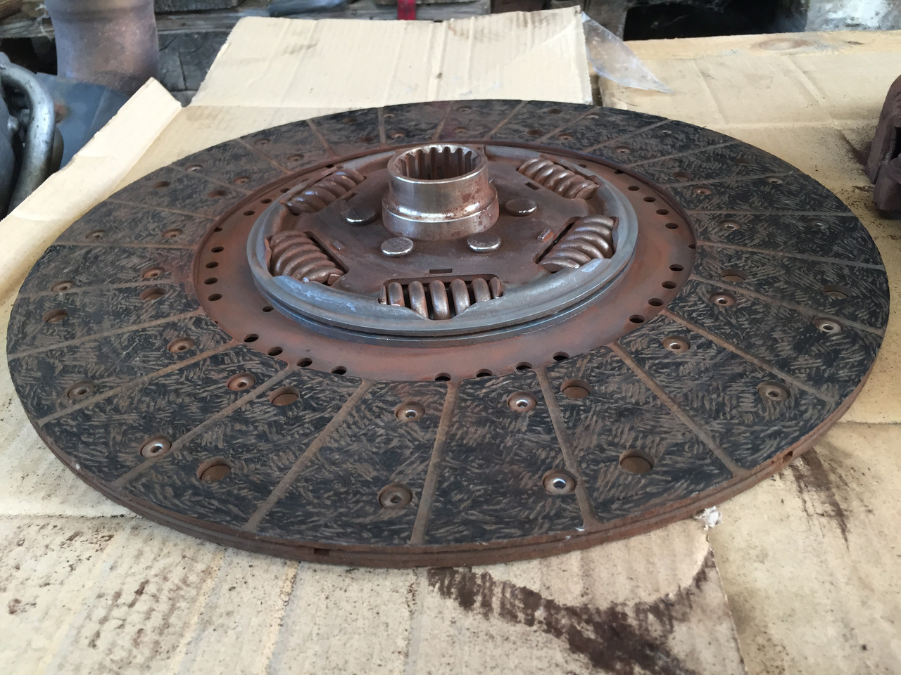 Gebrauchte Kupplungsscheibe MB Axor 1824, Motor Typ : OM 906 LA, Artikel - Nr. : A 021 250 67 03 - Clutch disc for Truck: picture 2 Gebrauchte Kupplungsscheibe MB Axor 1824, Motor Typ : OM 906 LA, Artikel - Nr. : A 021 250 67 03 - Clutch disc for Truck: picture 2