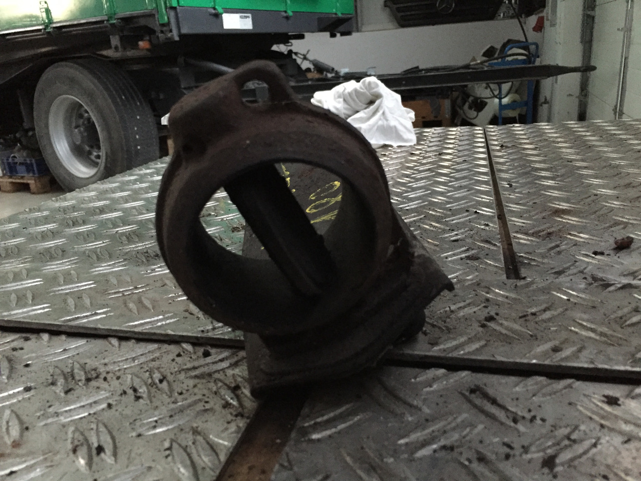 Gebrauchte Motorbremse / Klappe MAN TGL, Artikel - Nr. : 99.99999 - 9999 - Engine and parts for Truck: picture 2 Gebrauchte Motorbremse / Klappe MAN TGL, Artikel - Nr. : 99.99999 - 9999 - Engine and parts for Truck: picture 2