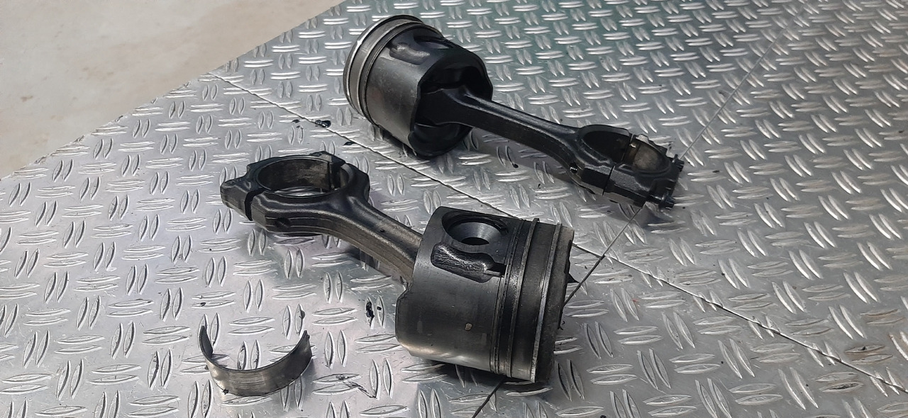 Gebrauchte Motorkolben vom MAN TGL 8.180, Typ D0834 LF 51, Artikel - Nr. : 81.99999 - 9999 - Piston/ Ring/ Bushing for Truck: picture 3 Gebrauchte Motorkolben vom MAN TGL 8.180, Typ D0834 LF 51, Artikel - Nr. : 81.99999 - 9999 - Piston/ Ring/ Bushing for Truck: picture 3