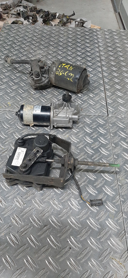 Gebrauchte Scheibenwischer - Motoren, MAN 26.422, DB, Artikel - Nr. : 81.99999 - 9999 - Wiper for Truck: picture 3 Gebrauchte Scheibenwischer - Motoren, MAN 26.422, DB, Artikel - Nr. : 81.99999 - 9999 - Wiper for Truck: picture 3
