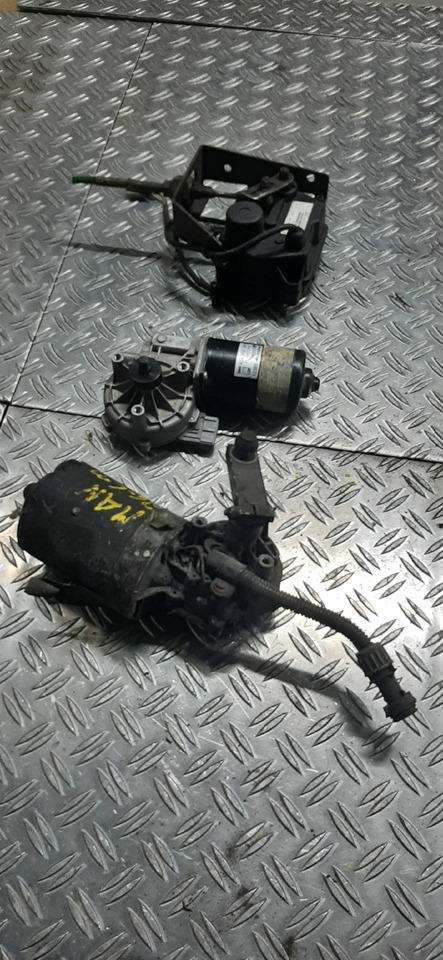Gebrauchte Scheibenwischer - Motoren, MAN 26.422, DB, Artikel - Nr. : 81.99999 - 9999 - Wiper for Truck: picture 5 Gebrauchte Scheibenwischer - Motoren, MAN 26.422, DB, Artikel - Nr. : 81.99999 - 9999 - Wiper for Truck: picture 5