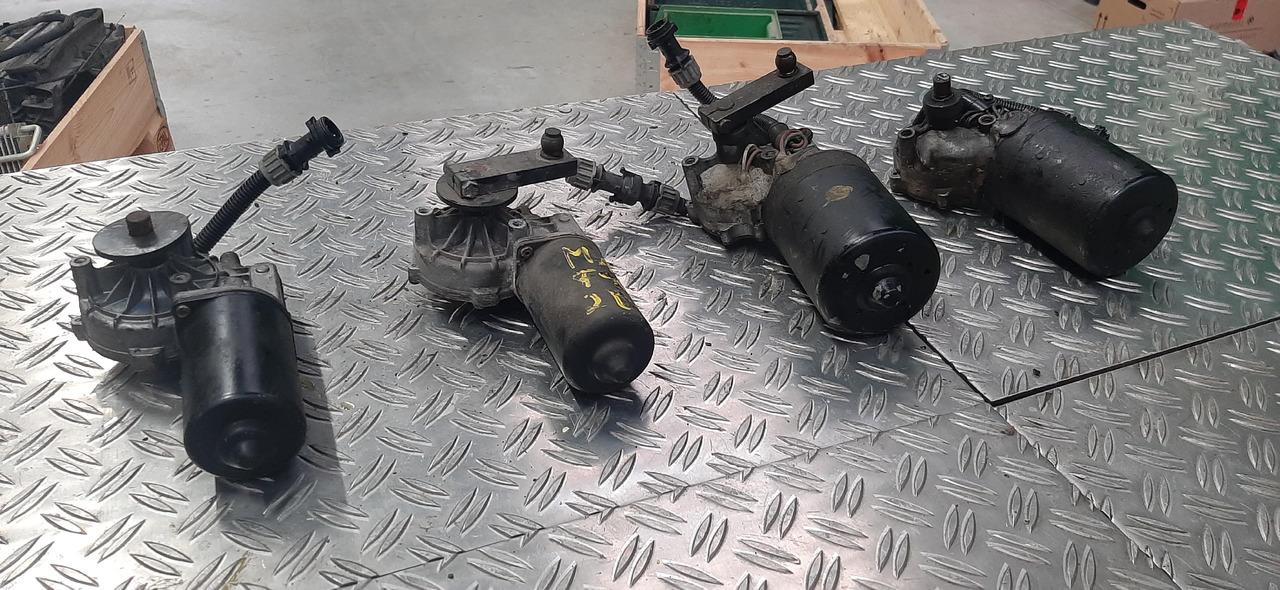 Gebrauchte Scheibenwischer - Motoren, MAN F90, DB, Artikel - Nr. : 81.99999 - 9999 - Wiper for Truck: picture 3 Gebrauchte Scheibenwischer - Motoren, MAN F90, DB, Artikel - Nr. : 81.99999 - 9999 - Wiper for Truck: picture 3