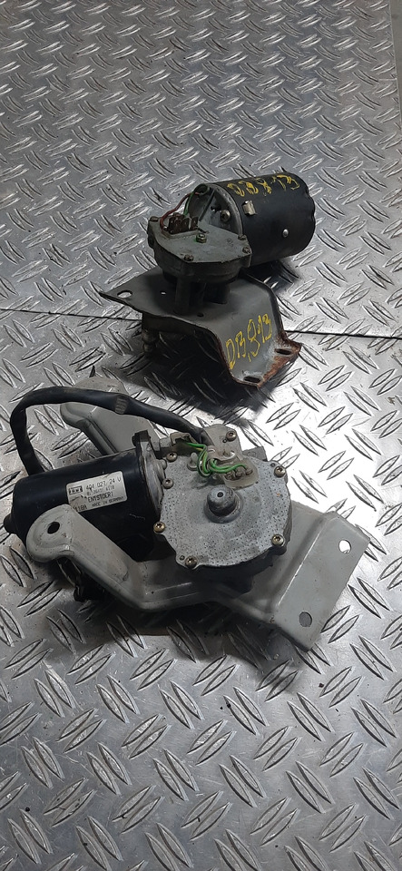 Gebrauchter DB 813 Wischermotor , Artikel - Nr. : 81.99999 - 9999 - Wiper for Truck: picture 4 Gebrauchter DB 813 Wischermotor , Artikel - Nr. : 81.99999 - 9999 - Wiper for Truck: picture 4