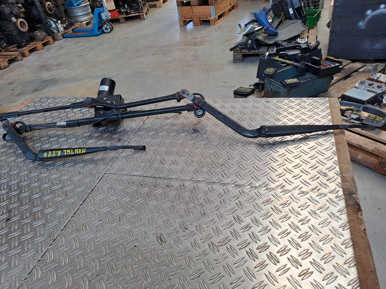 Gebrauchter MAN TGL 8.220 Scheibenwischergestänge und Wischermotor, Artikel - Nr.: 81.26411 - 6118 - Wiper for Truck: picture 3 Gebrauchter MAN TGL 8.220 Scheibenwischergestänge und Wischermotor, Artikel - Nr.: 81.26411 - 6118 - Wiper for Truck: picture 3