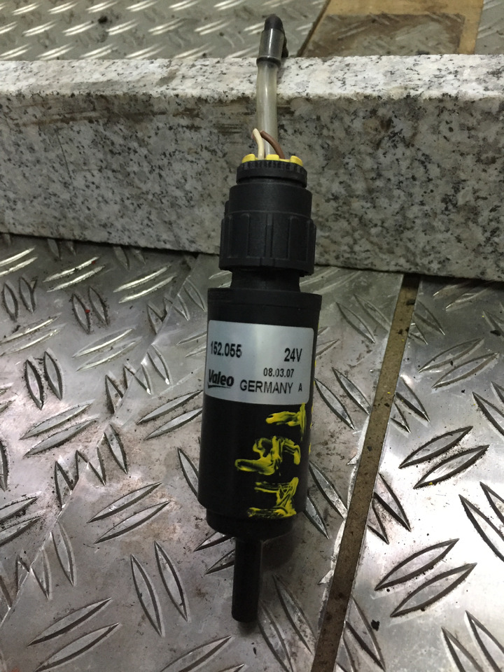 Gebrauchter Scheibenwaschmotor MAN TGM 15.280, Artikel - Nr.: 81.26485-6033 - Windscreen for Truck: picture 4 Gebrauchter Scheibenwaschmotor MAN TGM 15.280, Artikel - Nr.: 81.26485-6033 - Windscreen for Truck: picture 4