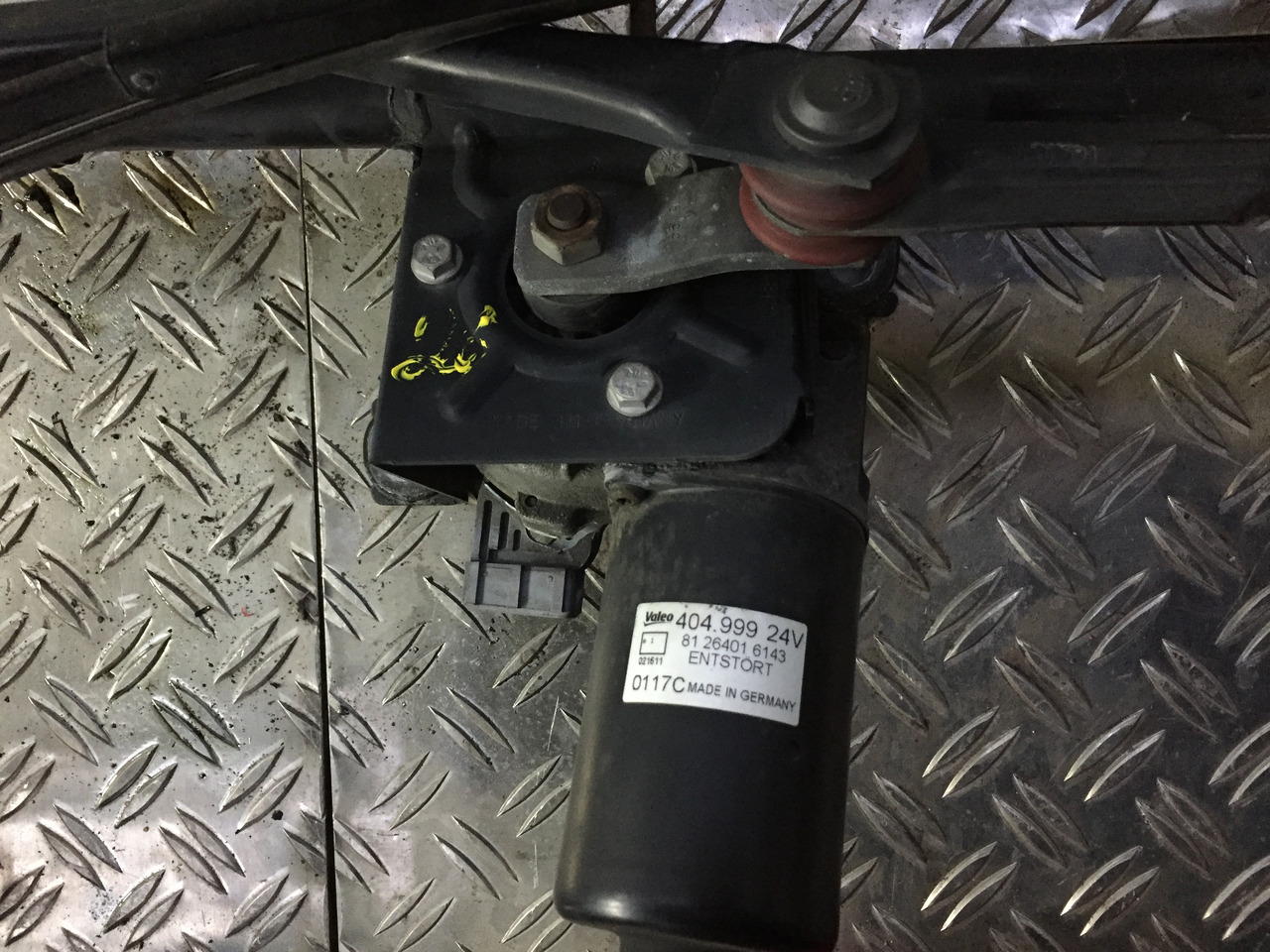 Gebrauchter Scheibenwischer MAN TGA 26.440 XXL mit Wischmotor Artikel - Nr.: 81.26411-6119 - Wiper for Truck: picture 3 Gebrauchter Scheibenwischer MAN TGA 26.440 XXL mit Wischmotor Artikel - Nr.: 81.26411-6119 - Wiper for Truck: picture 3