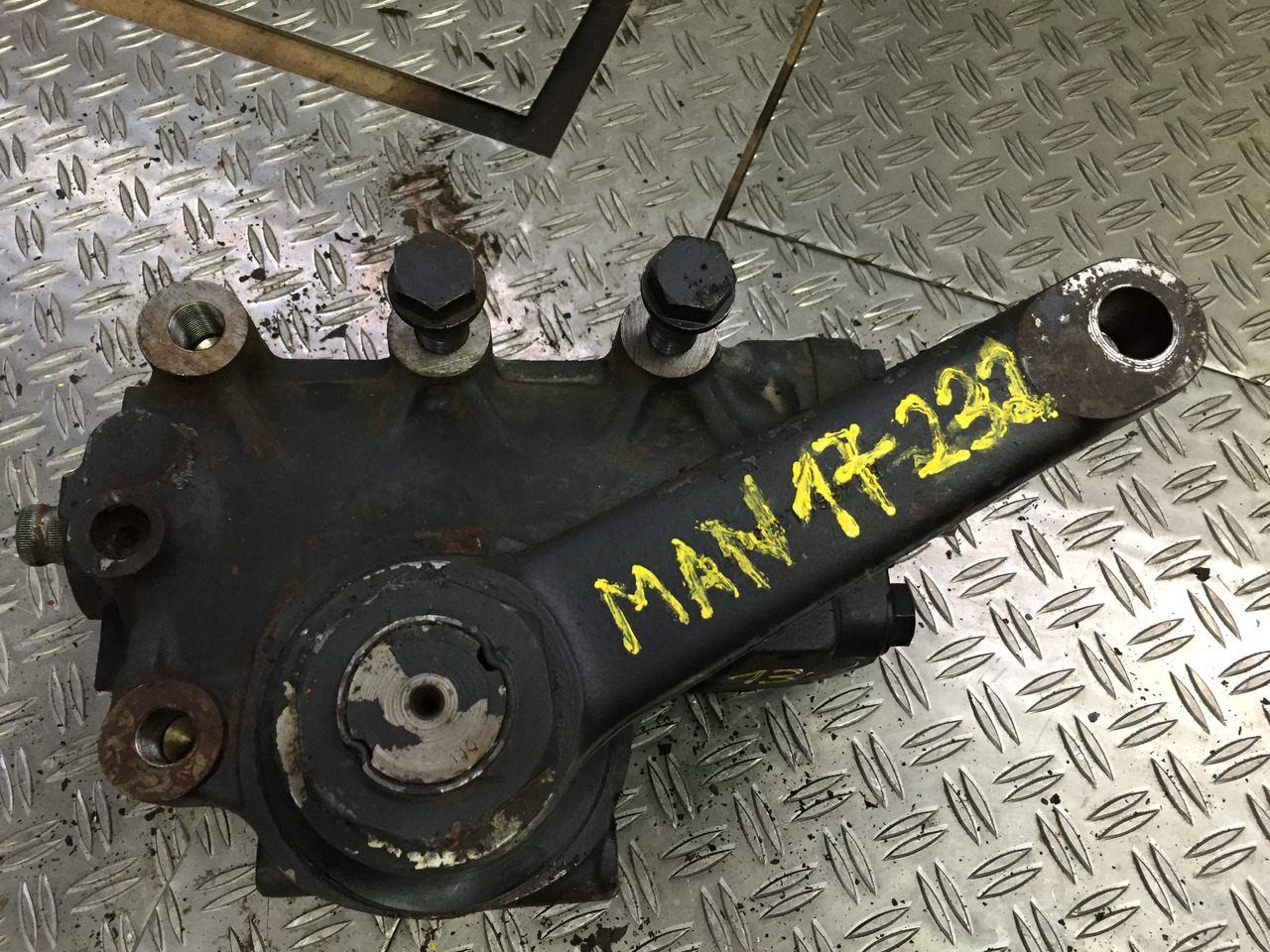 Steering gear for Truck Gebrauchtes Lenkgetriebe MAN F90, 17.232, Artikel - Nr.: 81.9999 - 9999: picture 7 Steering gear for Truck Gebrauchtes Lenkgetriebe MAN F90, 17.232, Artikel - Nr.: 81.9999 - 9999: picture 7