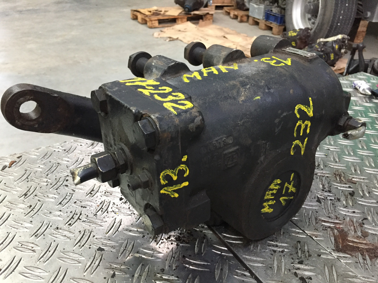 Steering gear for Truck Gebrauchtes Lenkgetriebe MAN F90, 17.232, Artikel - Nr.: 81.9999 - 9999: picture 10 Steering gear for Truck Gebrauchtes Lenkgetriebe MAN F90, 17.232, Artikel - Nr.: 81.9999 - 9999: picture 10