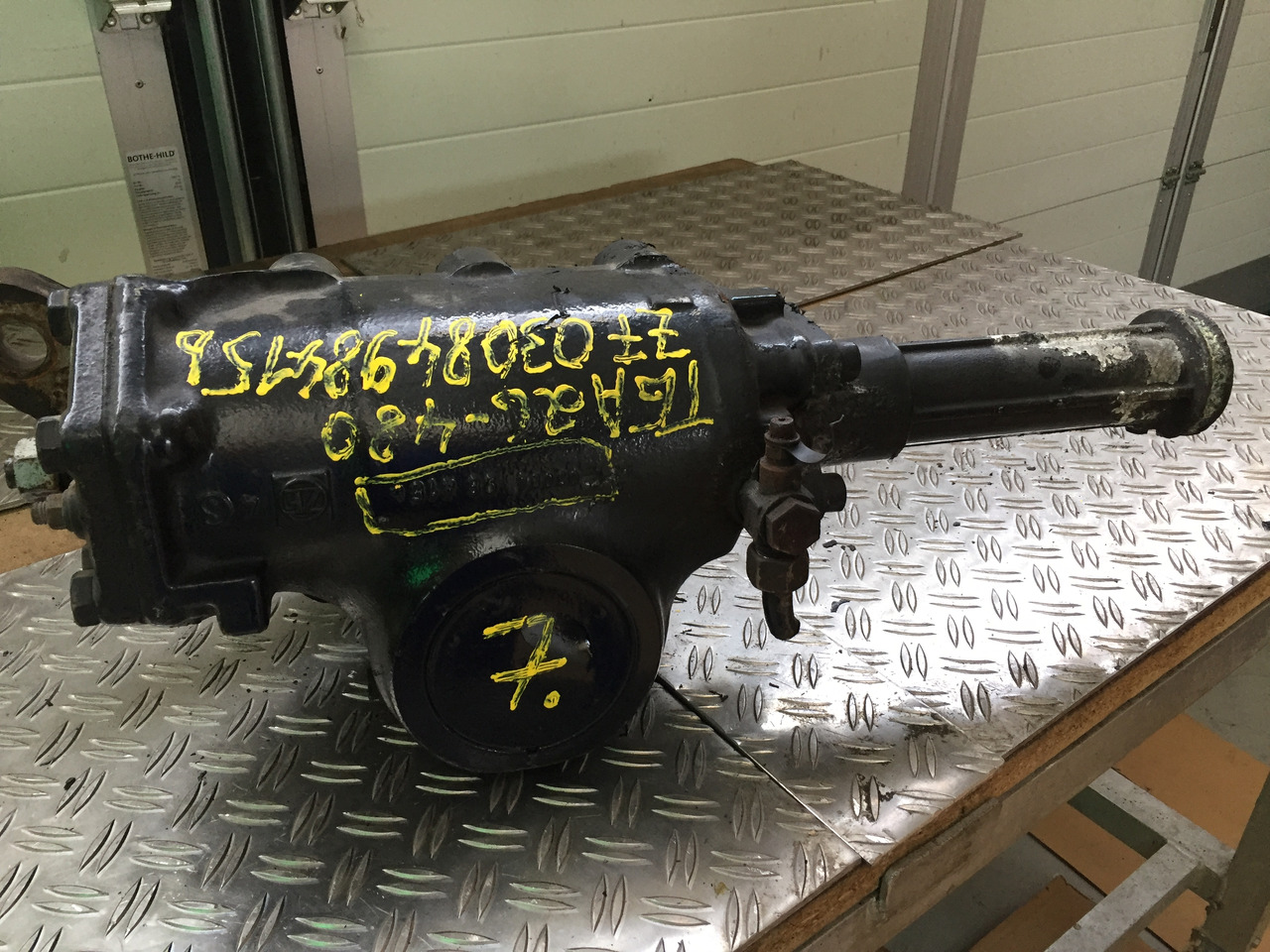 Steering gear for Truck Gebrauchtes Lenkgetriebe MAN TGA 26.480, Artikel - Nr.: 81.46200-6425: picture 9 Steering gear for Truck Gebrauchtes Lenkgetriebe MAN TGA 26.480, Artikel - Nr.: 81.46200-6425: picture 9