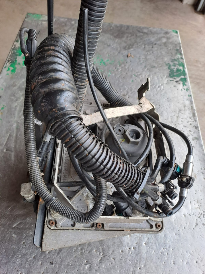 MAN TGX 26.440 Baujahr 2010 AdBlue Steuerung Bosch Denoxtronik - AdBlue tank for Truck: picture 4 MAN TGX 26.440 Baujahr 2010 AdBlue Steuerung Bosch Denoxtronik - AdBlue tank for Truck: picture 4