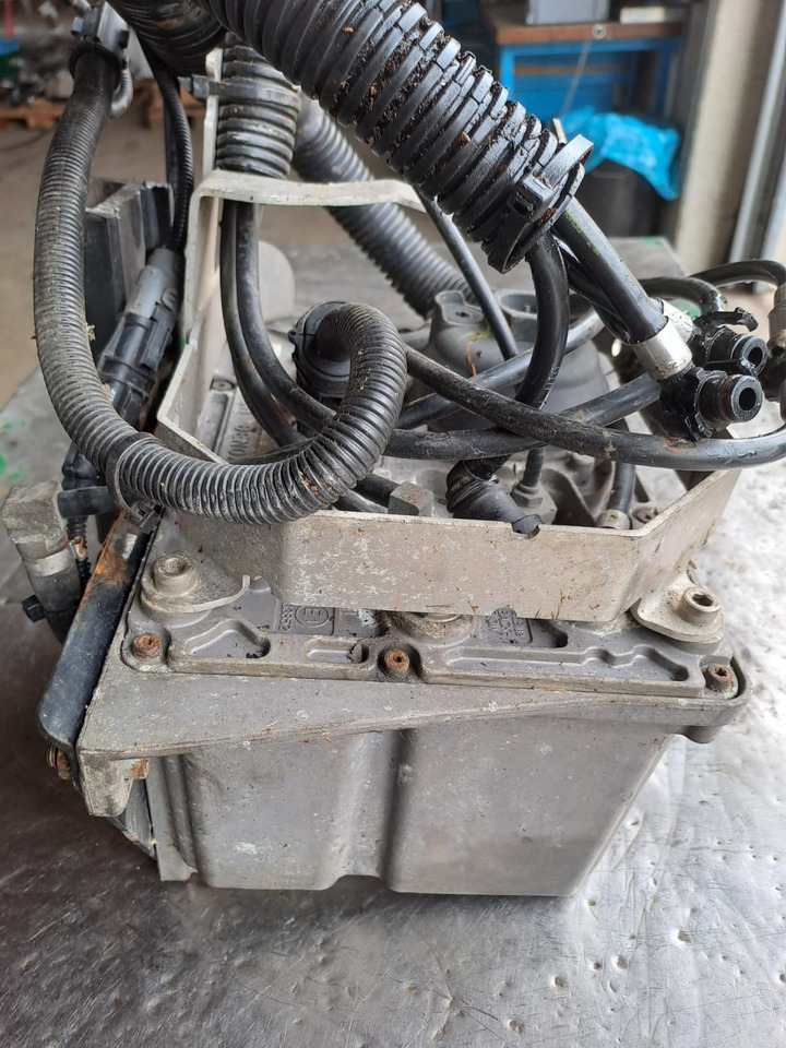 MAN TGX 26.440 Baujahr 2010 AdBlue Steuerung Bosch Denoxtronik - AdBlue tank for Truck: picture 5 MAN TGX 26.440 Baujahr 2010 AdBlue Steuerung Bosch Denoxtronik - AdBlue tank for Truck: picture 5