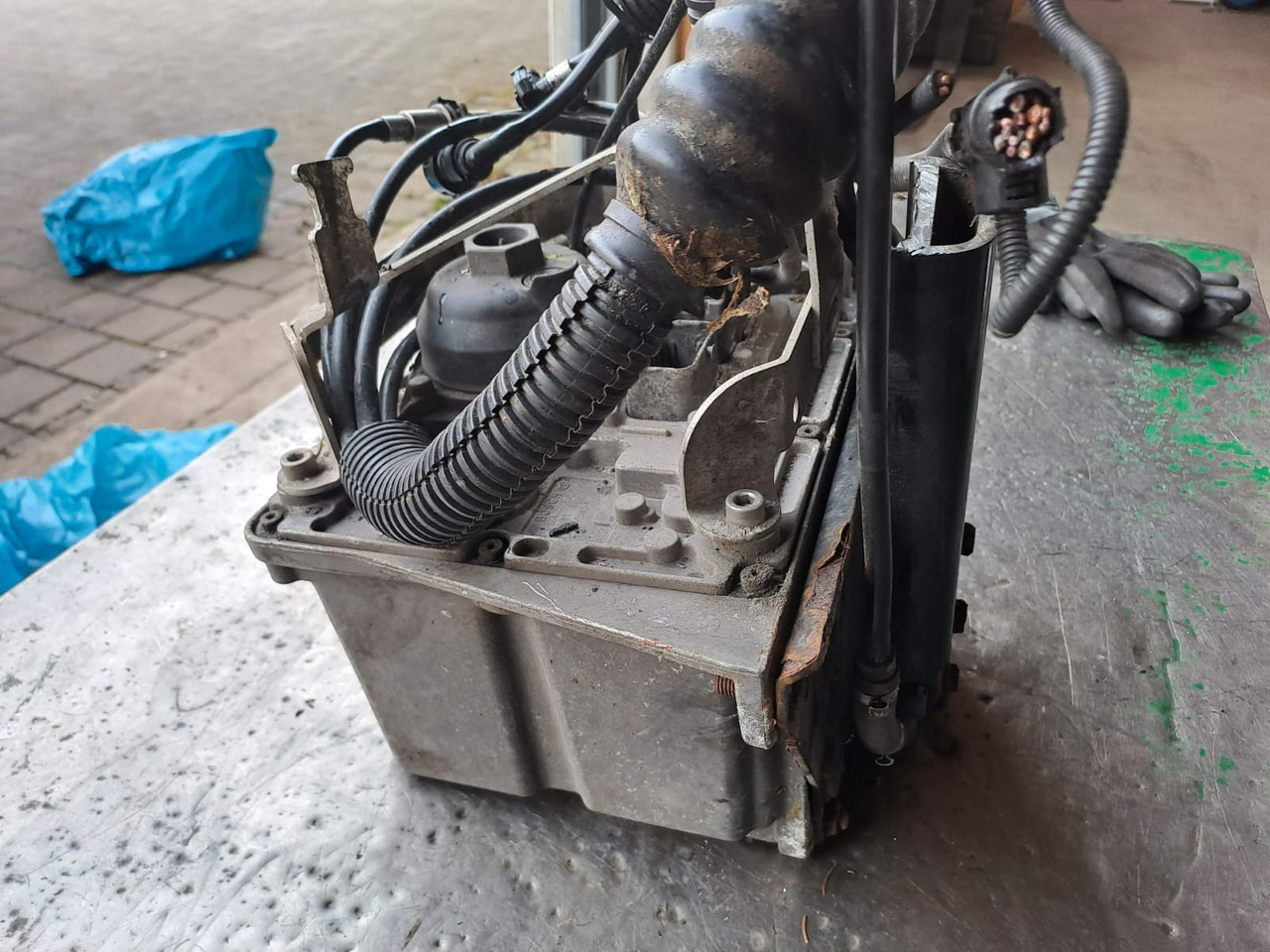 MAN TGX 26.440 Baujahr 2010 AdBlue Steuerung Bosch Denoxtronik - AdBlue tank for Truck: picture 1 MAN TGX 26.440 Baujahr 2010 AdBlue Steuerung Bosch Denoxtronik - AdBlue tank for Truck: picture 1